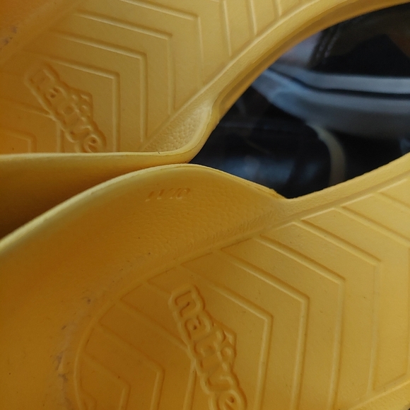Bright Yellow Women's NATIVE Shoes Slide-ons Sz 10. ( Bag D) - Picture 6 of 7